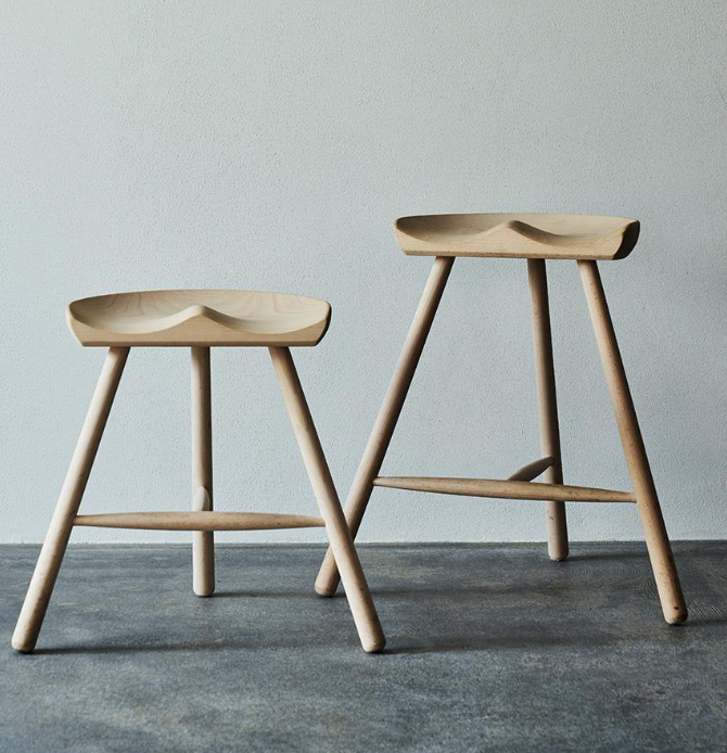 【新品】座っているときに楽に作業ができるスツール【デンマークデザイン】 新品】座っているときに楽に作業ができるスツール【デンマーク